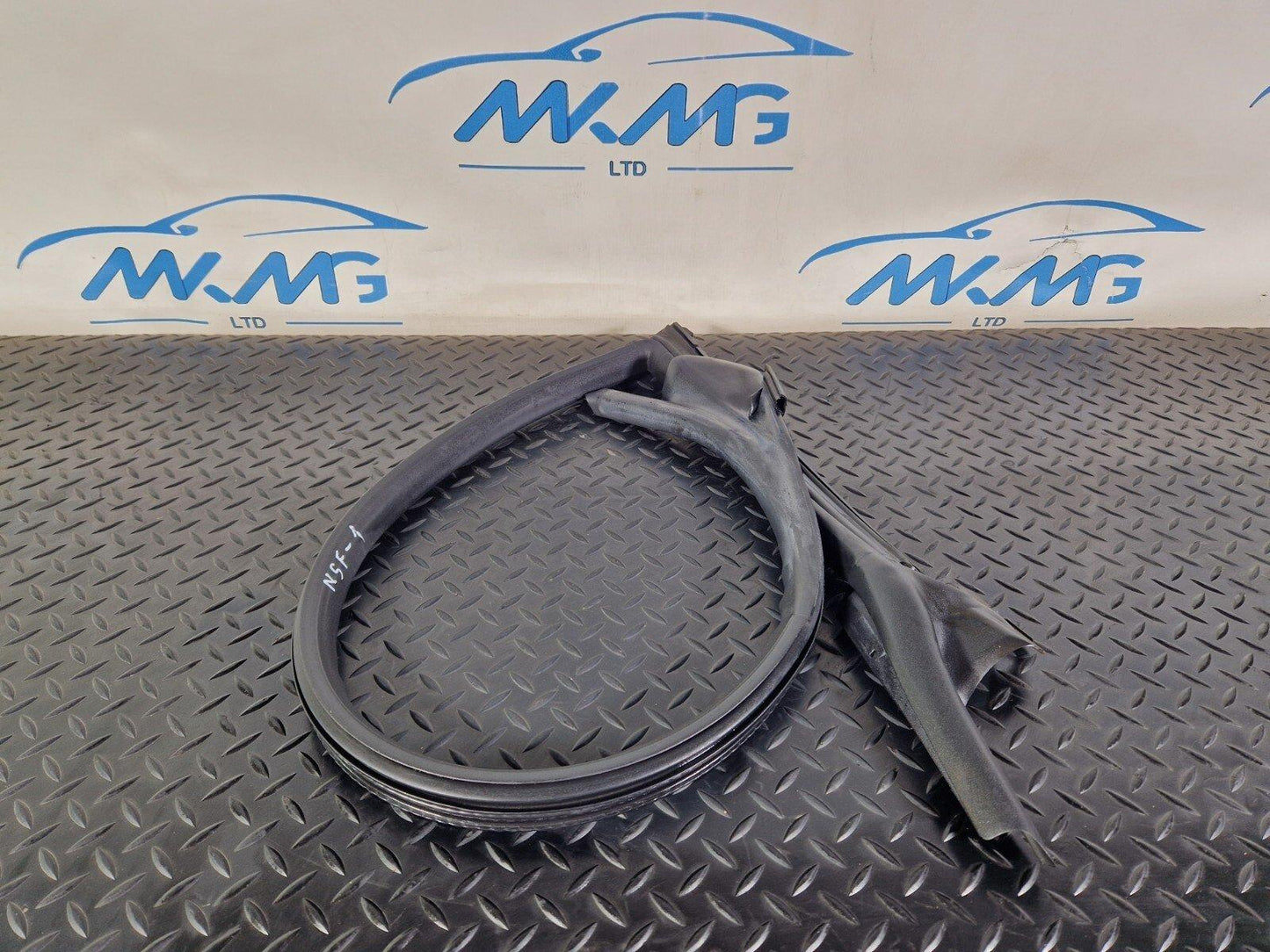 10-18 AUDI A7 4G FRONT LEFT GASKET STRIP DOOR RUBBER WEATHER SEAL 4G8845353