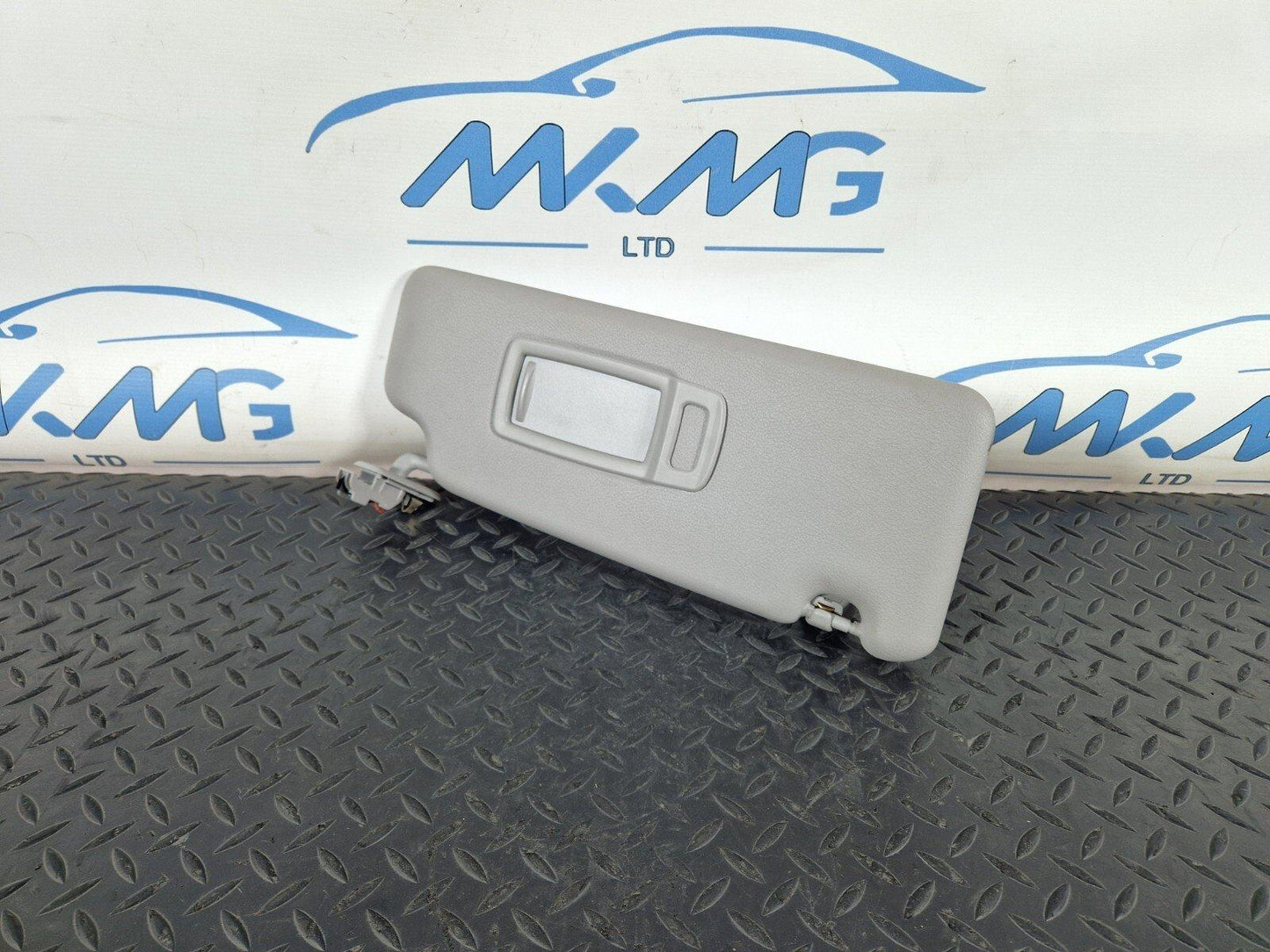 16-22 BMW X1 F48 GENUINE OEM RIGHT DRIVER SIDE SUN VISOR 7402854
