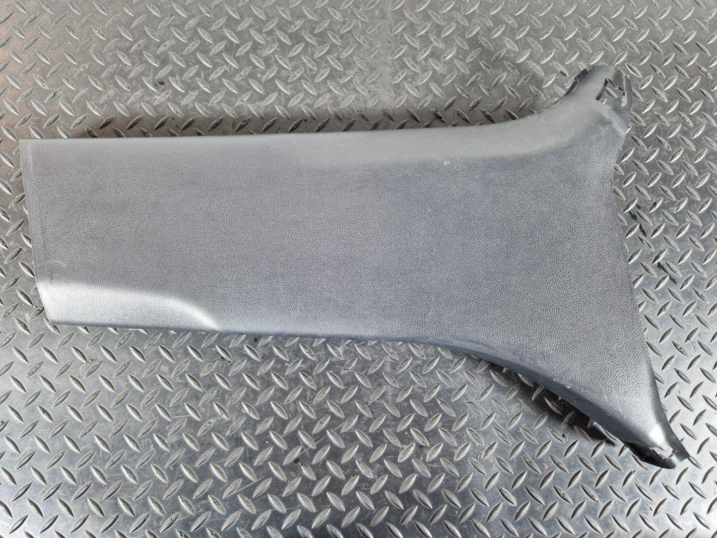 11-19 MERCEDES BENZ ML W166 GENUINE RIGHT LOWER B PILLAR TRIM A1666902625