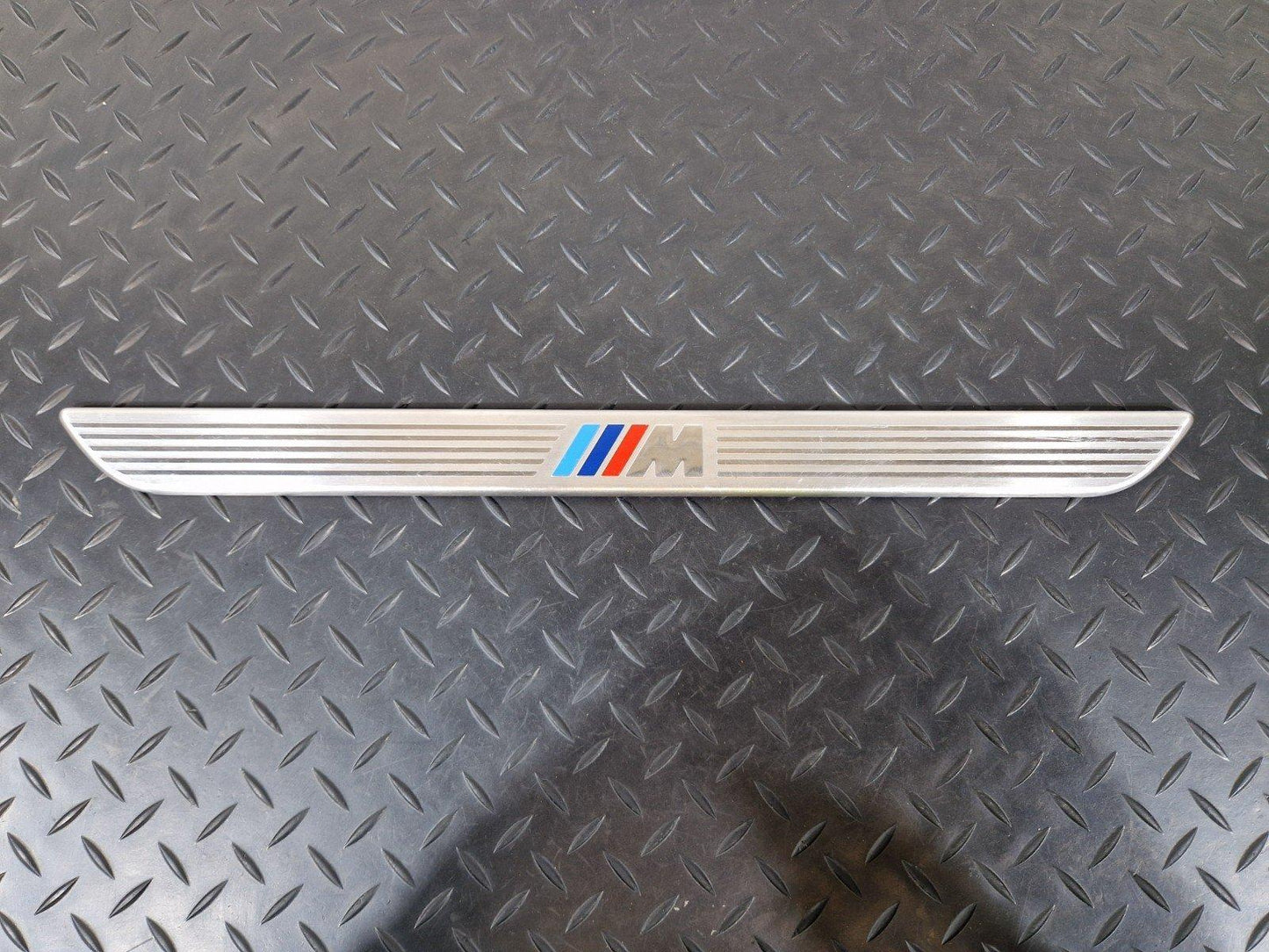 10-13 BMW X5 E70 LCI FRONT ENTRANCE DOOR SILL COVER KICK PLATE TRIM 7205263