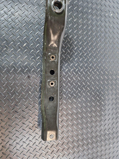 18-ON MERCEDES-BENZ W906 SPRINTER DRIVER SUBFRAME MOUNT BRACE STRUT A9063300105