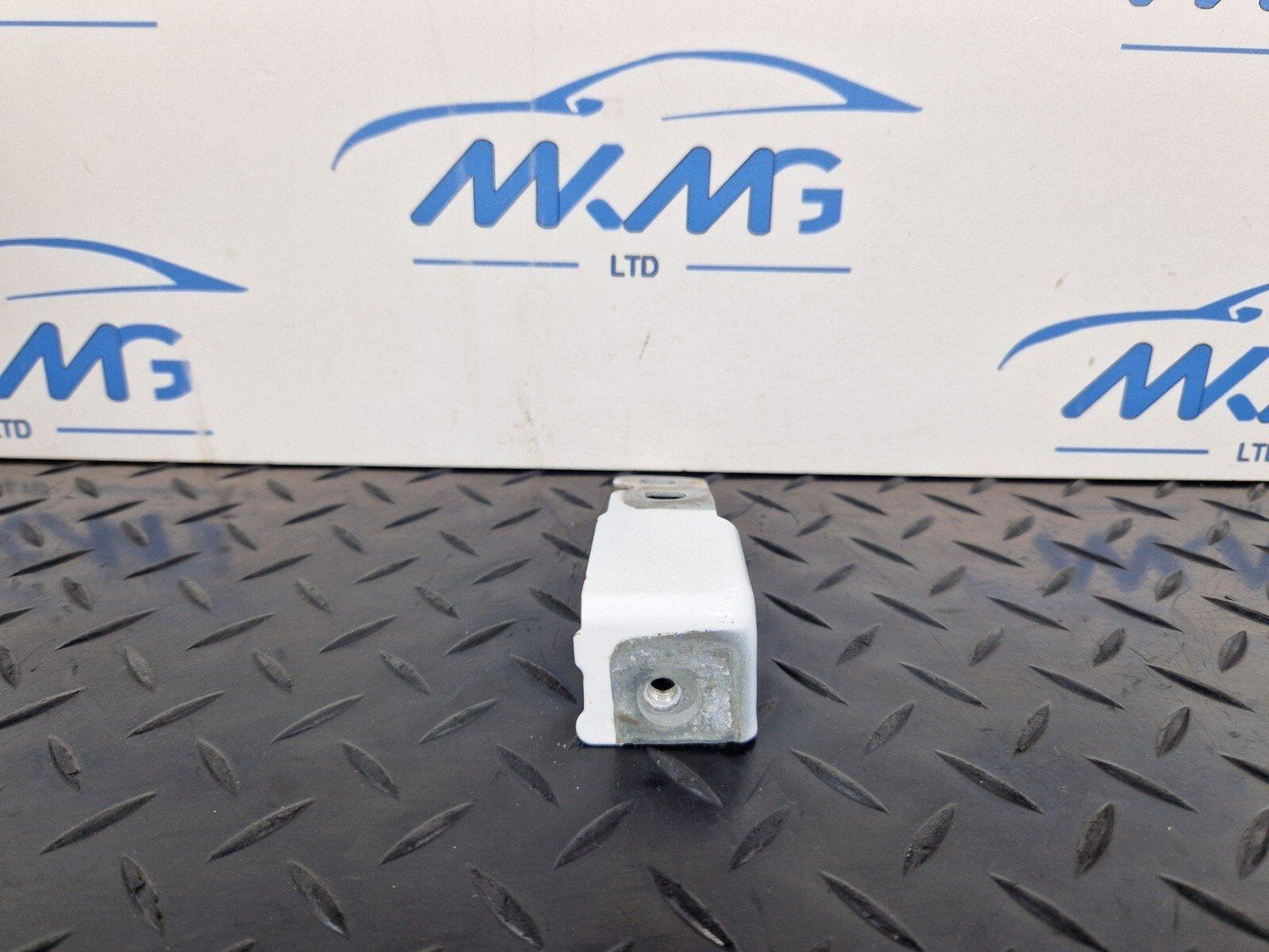 16-23 AUDI S5 COUPE GENUINE WING FENDER BRACKET FRONT RIGHT 8W6821434