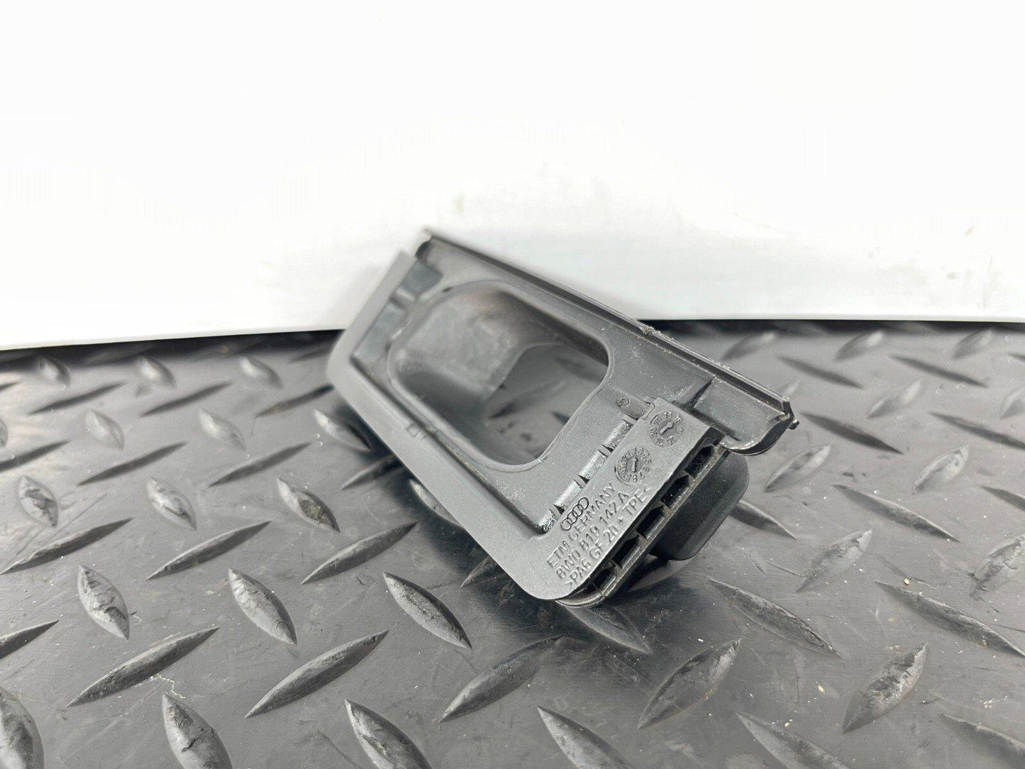 16-19 AUDI A4 B9 GENUINE FRONT RIGHT REINFORCEMENT BEAM SEAL 8W0819142A