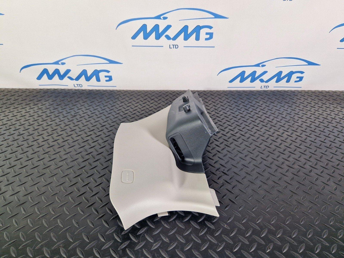 14-19 MERCEDES BENZ GLA X156 OEM BOOT REAR RIGHT C-PILLAR TRIM A1566904400