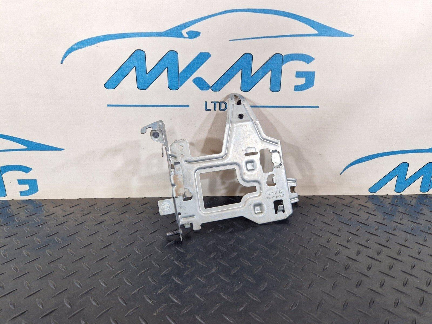 14-21 MERCEDES BENZ C300h W205 FUSE BOX RELAY HOLDER BRACKET A2055451740