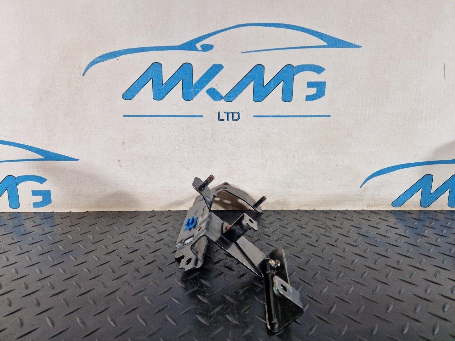 16-19 MERCEDES BENZ GLE W166 CHANGE OVER VALVE HOLDER MOUNT BRACKET A1665015620