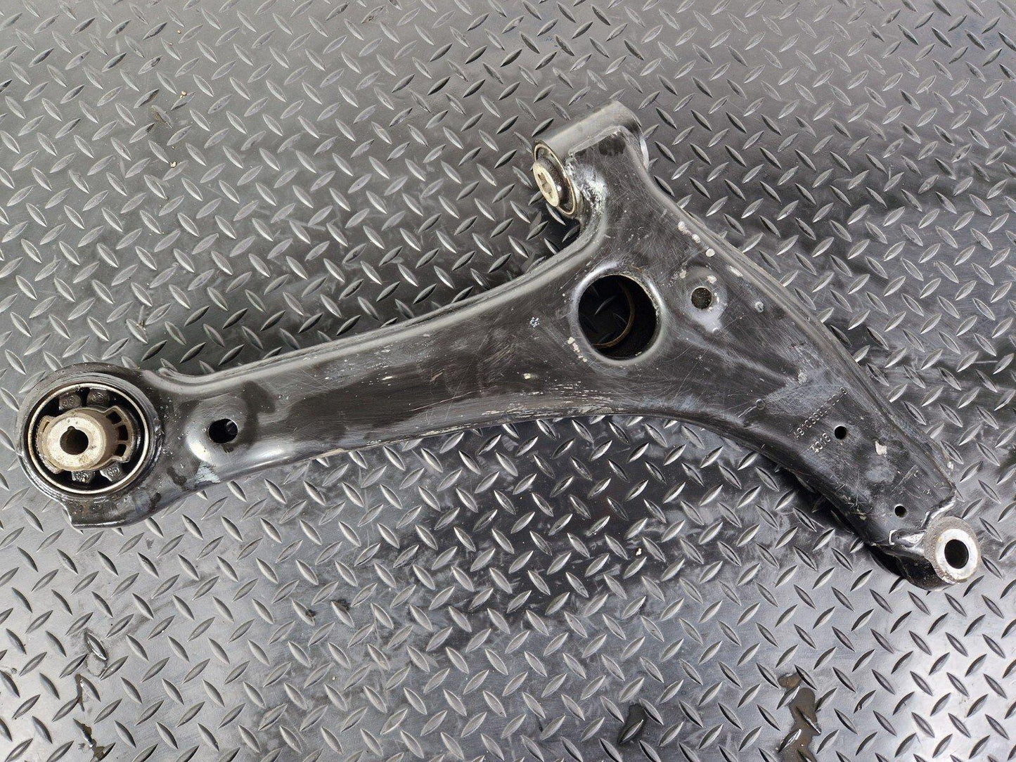 18-ON MERCEDES BENZ SPRINTER W907 W910 FRONT LOWER CONTROL ARM A9103330000