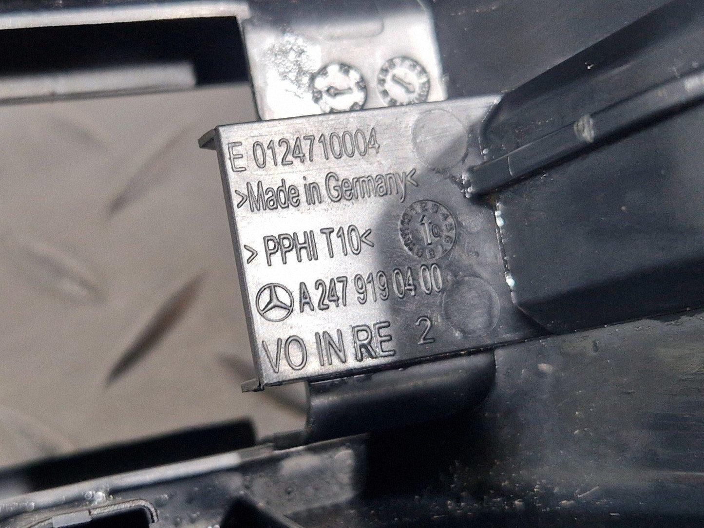 19-ON MERCEDES B CLASS W247 FRONT SEAT GUIDE RAIL COVER A2479190400