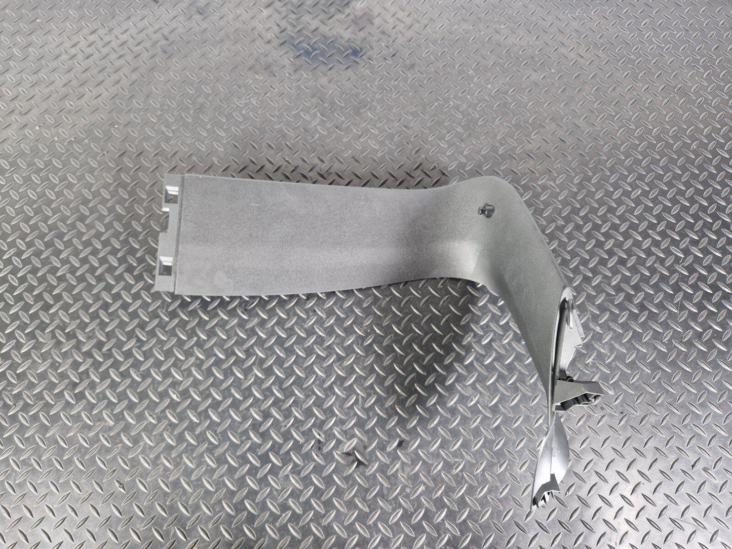 14-20 MERCEDES BENZ GLA 200 X156 TAILGATE COVER TRIM LEFT  A1567401900