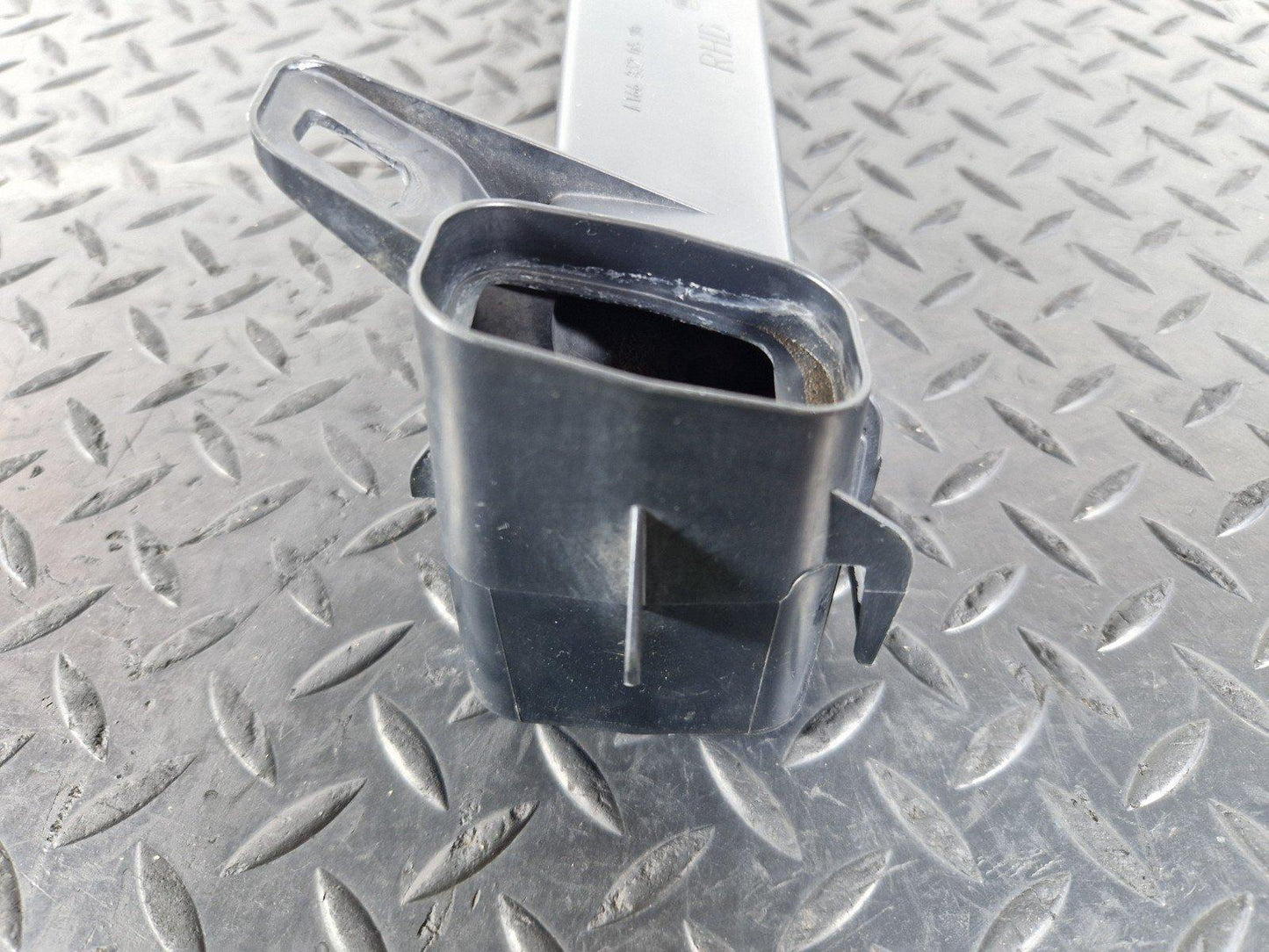 11-19 MERCEDES BENZ ML W166 TRANSVERSE DUCT TOP DRAIN PIPE A1668320590