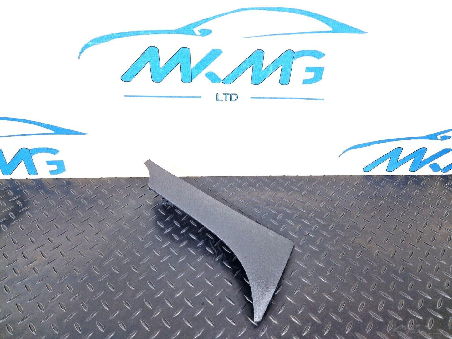 18-ON MERCEDES BENZ SPRINTER W907 OEM RIGHT O/S LOWER TRIM A9106803200