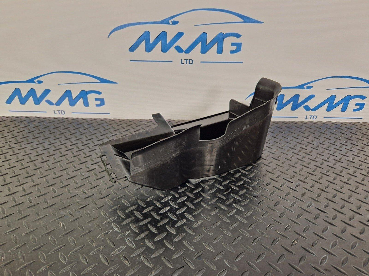 18-ON MERCEDES BENZ SPRINTER W907 W910 AUTO CONSOLE MOUNT BRACKET A9108804700