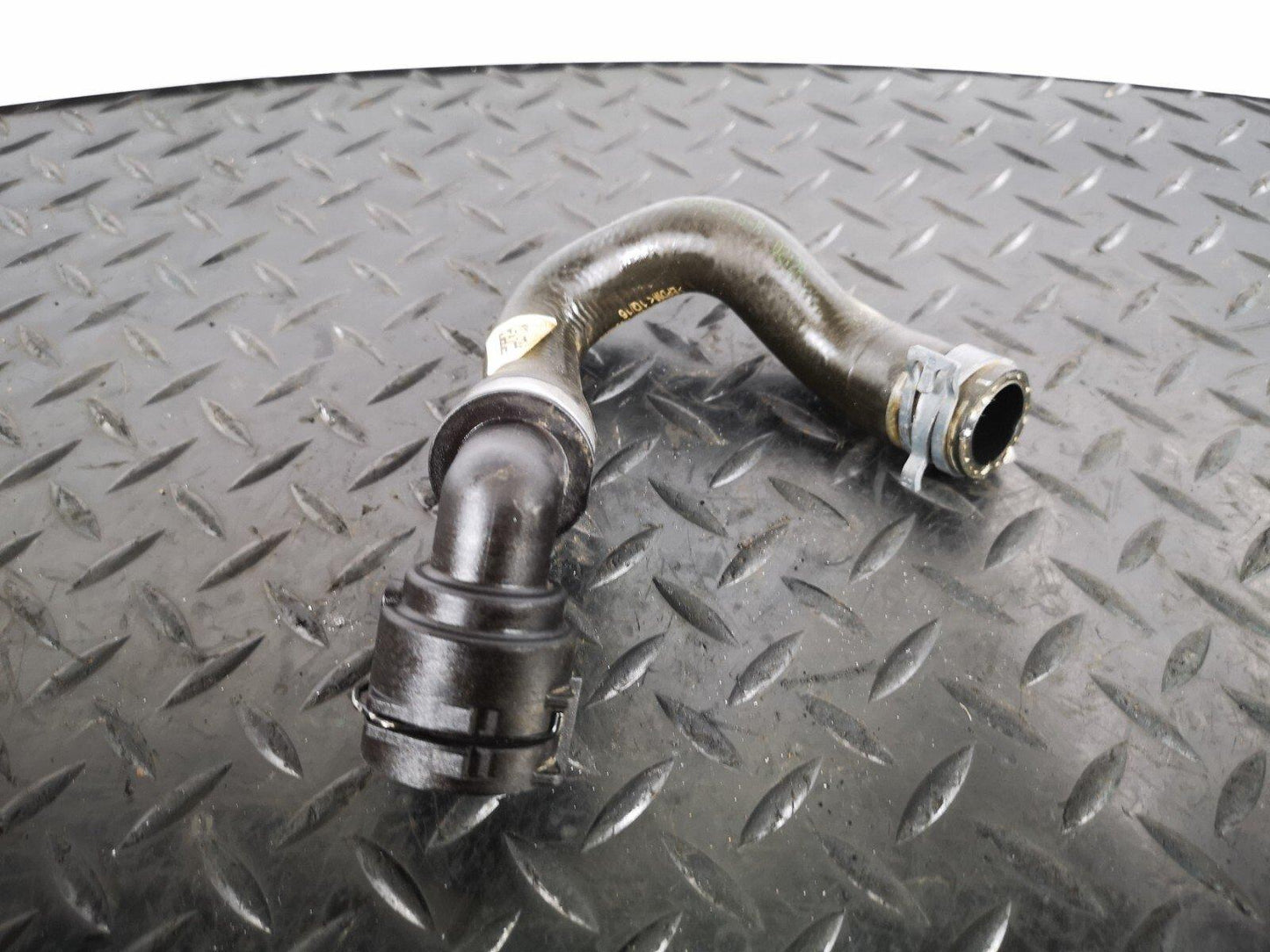 16-19 AUDI A4 B9 GENUINE V6 3.0TDI CSW ENGINE WATER COOLANT PIPE 8W0819332P