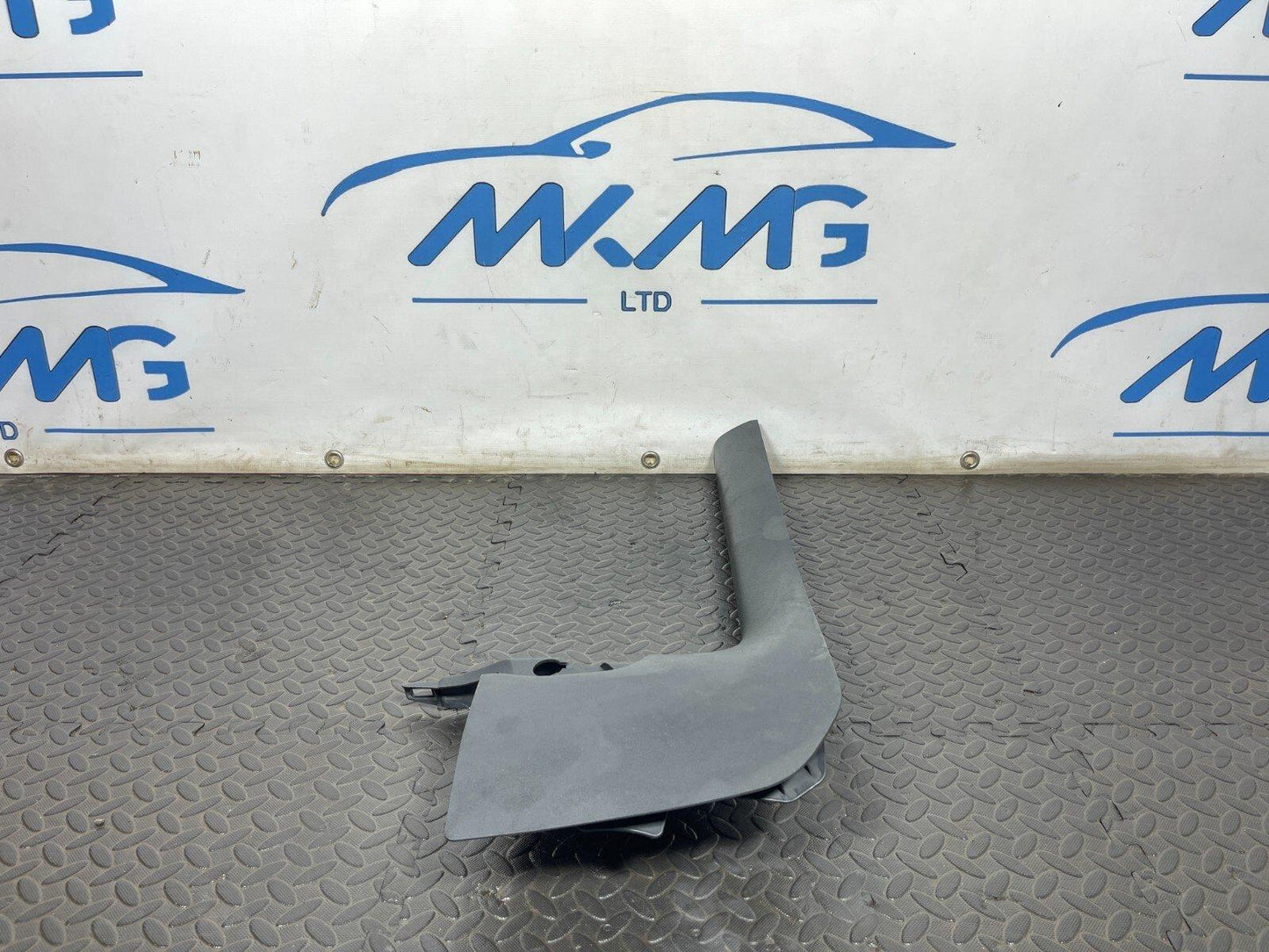 16-19 AUDI A4 B9 SALOON GENUINE FRONT RIGHT DRIVER SIDE FOOTWELL TRIM 8W2867272