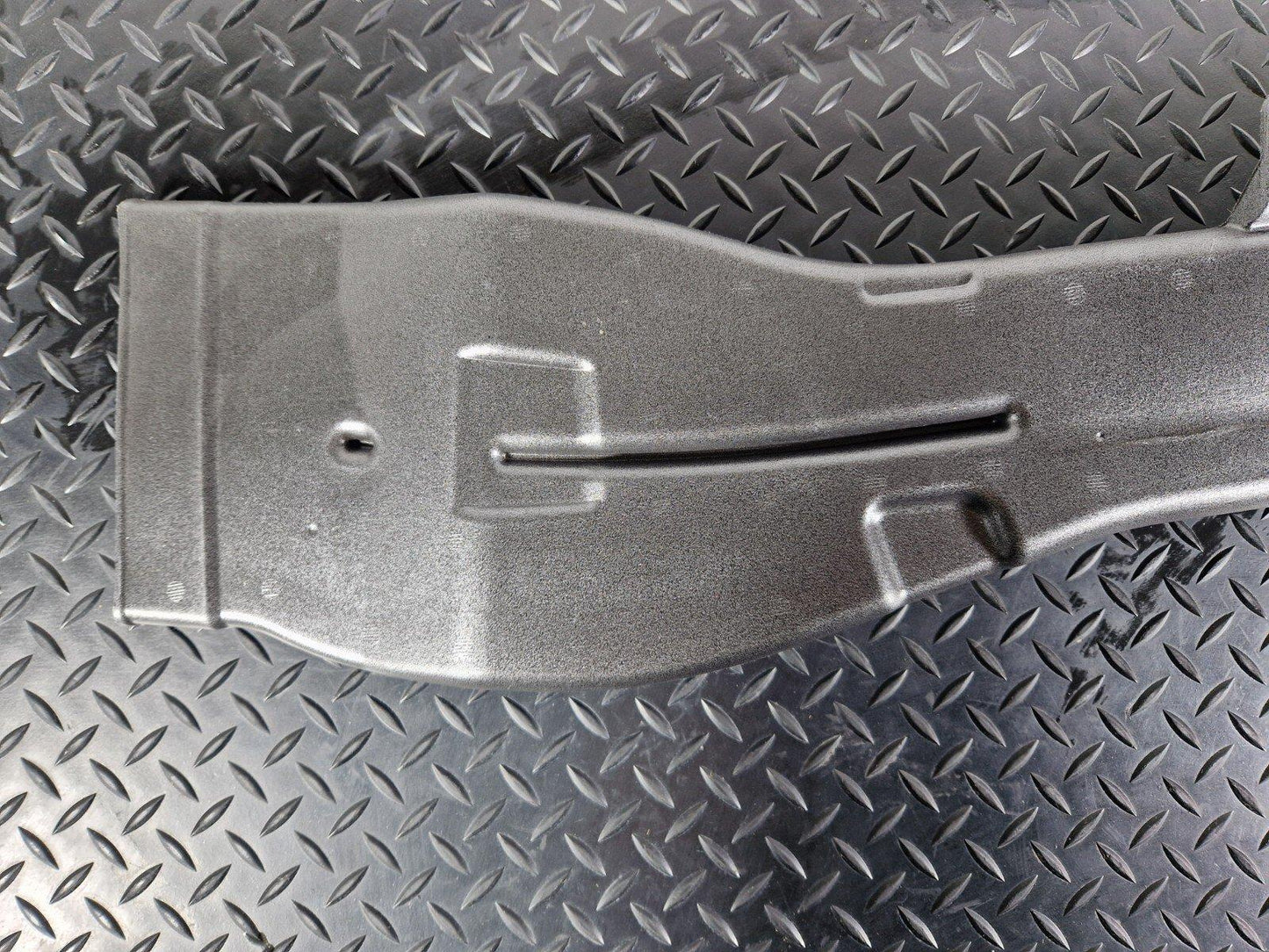12-18 AUDI A6 C7 GENUINE AIR INTAKE DUCT PART 4G0819724A