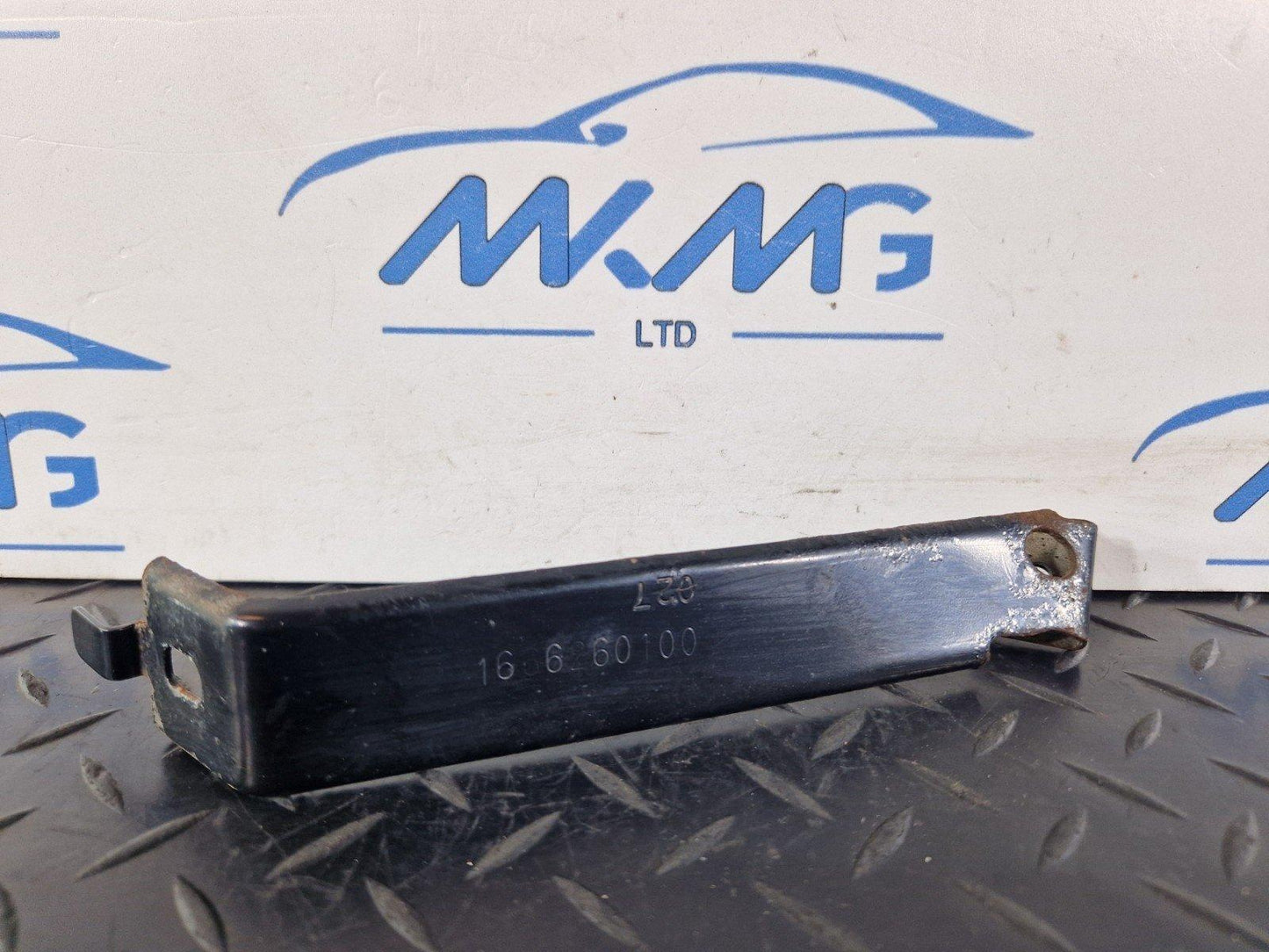 11-19 MERCEDES BENZ ML W166 GENUINE LEFT N/S RADIATOR SUPPORT BRACKET 1666260100