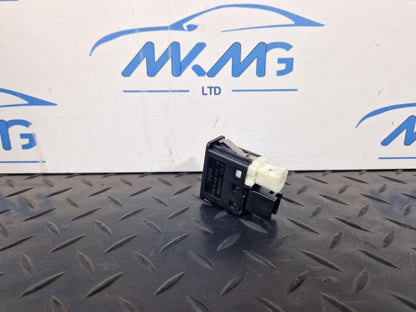 11-18 BMW 6 SERIES F06 AUX IN USB SOCKET POWER PORT 9237654