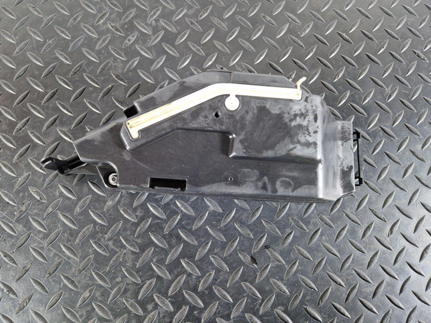 20-24 BMW 1 2 SERIES F40 GENUINE ECU ENGINE BOX COVER 8581751