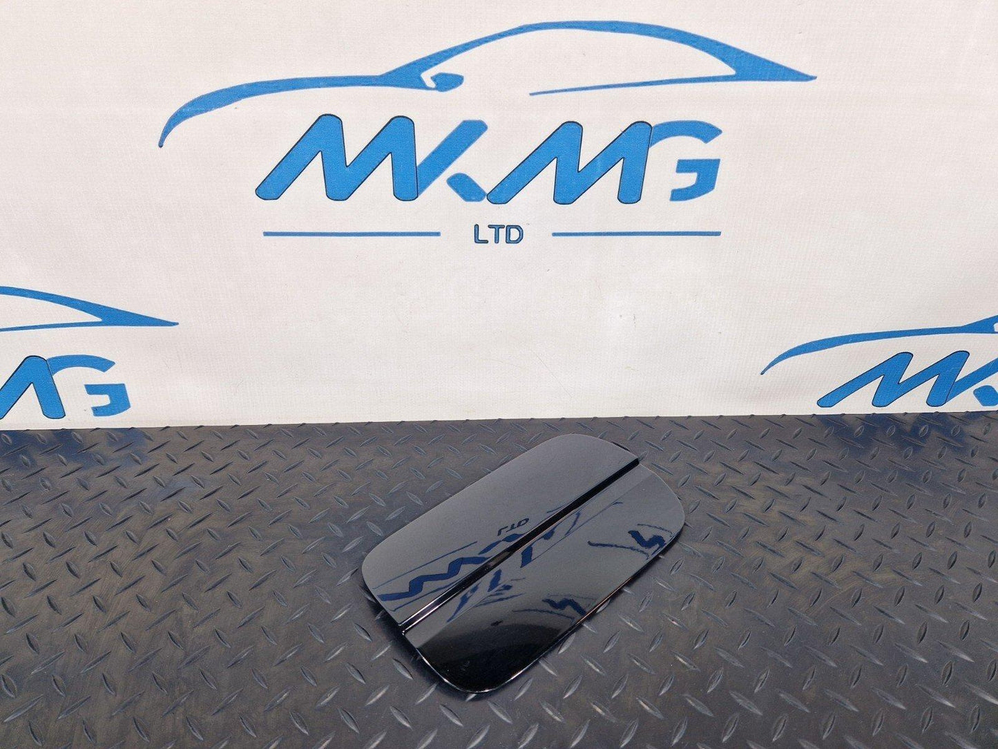 16-19 AUDI A4 B9 GENUINE FUEL DOOR IN BLACK 8W0809907 LY9T