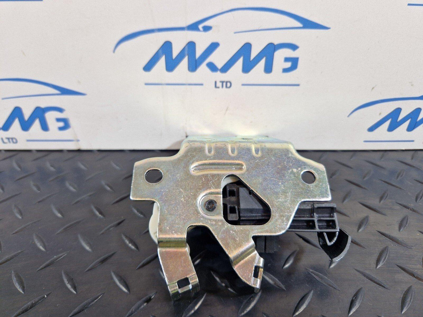 16-19 AUDI A4 B9 GENUINE OEM REAR TAILGATE BOOT TRUNK LOCK MECHANISM 8W0827503