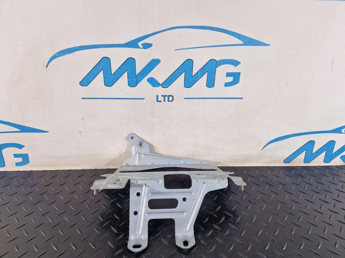 11-18 BMW 6 SERIES F13 TV VIDEO SWITCH CONTROL MODULE BRACKET MOUNT 9199996