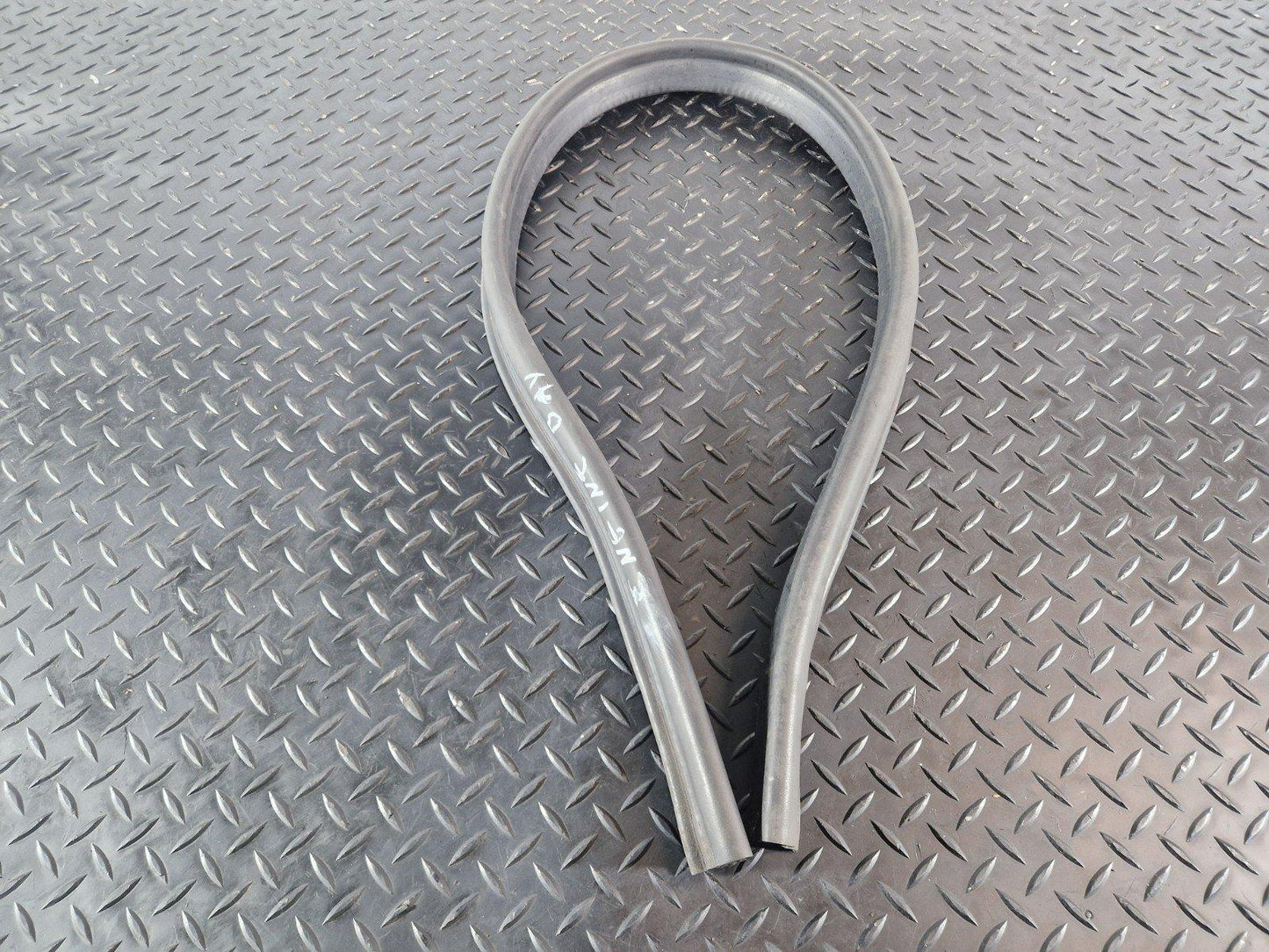10-15 AUDI Q7 4L GENUINE BULK HEAD UNDER BONNET RUBBER SEAL 4L0823723
