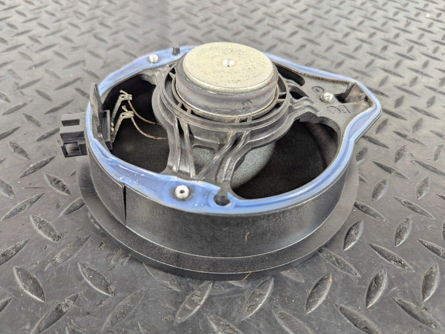 13-19 MERCEDES BENZ CLA C117 GENUINE FRONT LEFT DOOR SPEAKER A01903104