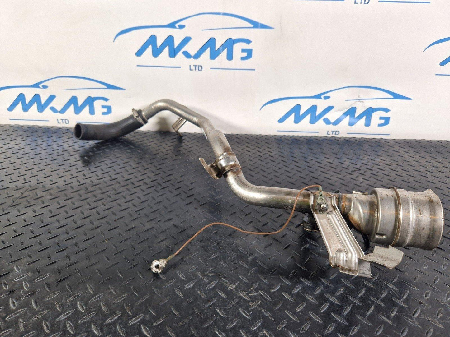 19-ON MERCEDES BENZ CLA250e C118 GENUINE FUEL FILLER PIPE A1184700900
