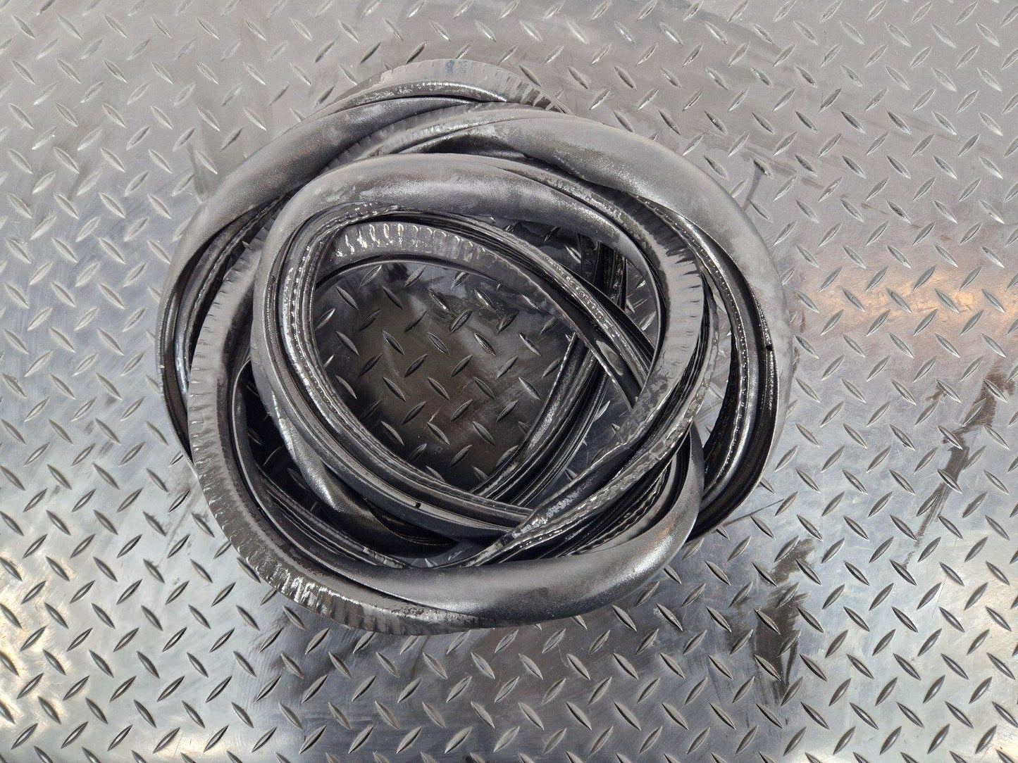 19-ON MERCEDES CLA C118 REAR LEFT DOOR RUBBER SEAL A1186920700