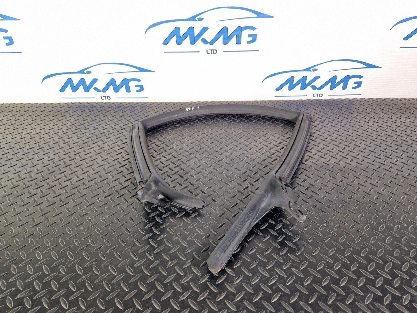 15-18 AUDI A7 4G GENUINE OEM REAR RIGHT N/S UPPER DOOR RUBBER SEAL 4G8845696H