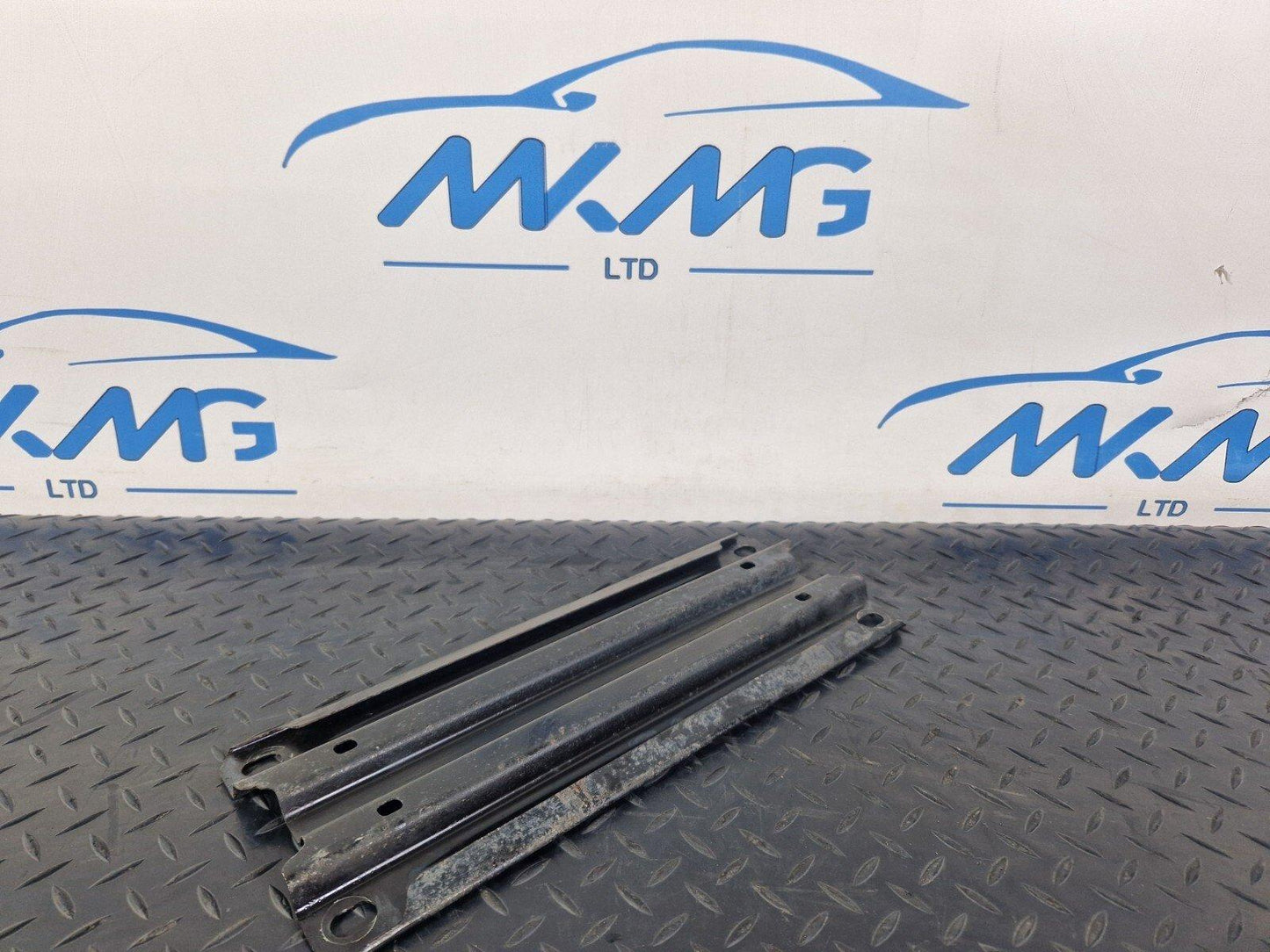 18-ON MERCEDES BENZ A CLASS W177 UNDERBODY MOUNT BRACKET A1776161900