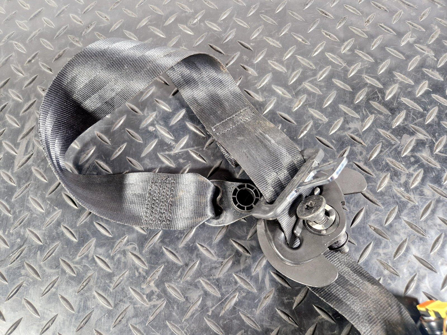 2019-ON LAND ROVER DISCOVERY L550 FRONT LEFT N/S/F SEAT BELT FK72-611B09-AD8PVJ