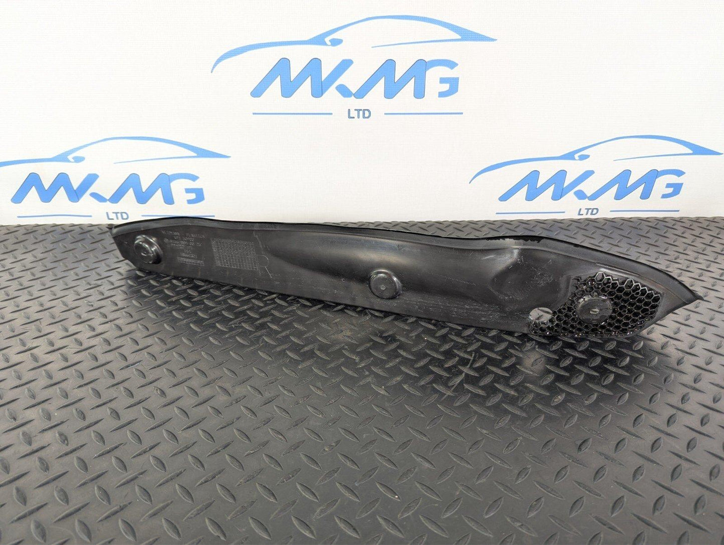 11-19 MERCEDES BENZ ML W166 FRONT RIGHT O/S WING FENDER COVER SEAL A1668890025
