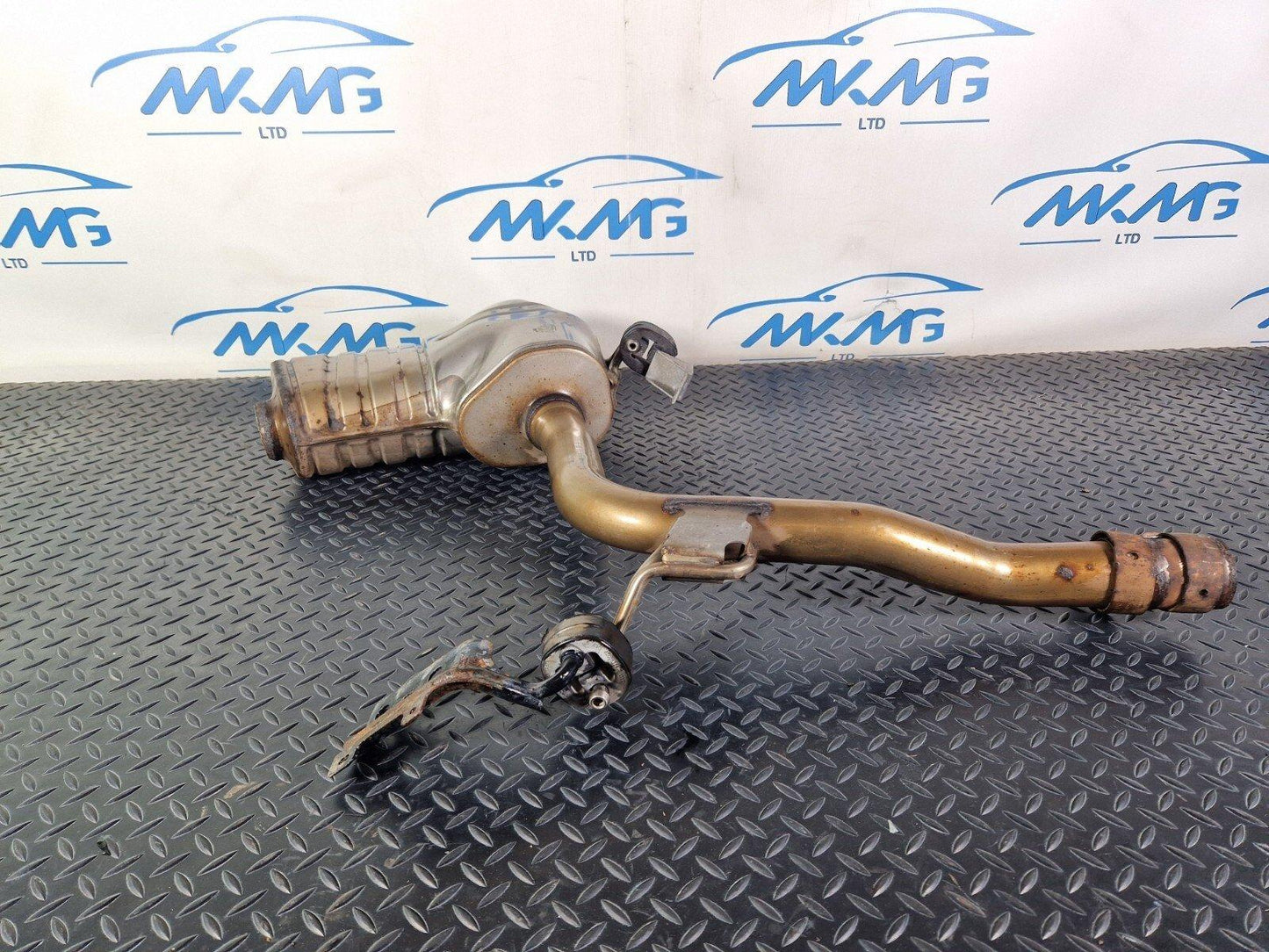 16-19 AUDI A4 B9 S-LINE GENUINE EXHAUST BACKBOX SILENCER 8W0253411D 8W0119C