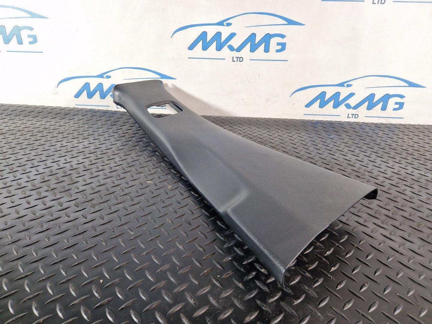 19-ON MERCEDES BENZ B CLASS W247 OEM RIGHT O/S B PILLAR TRIM A2476900400