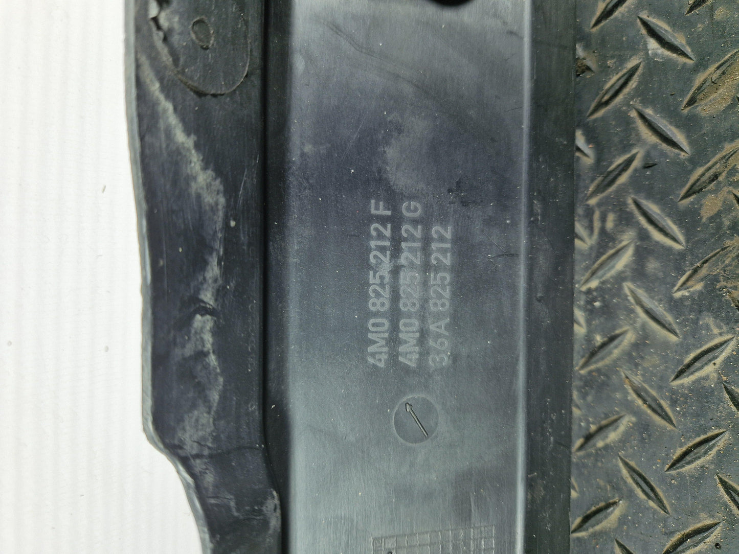 AUDI Q7 4M Right Underbody Protection Trim 4M0825212F 4M0825212G 36A825212