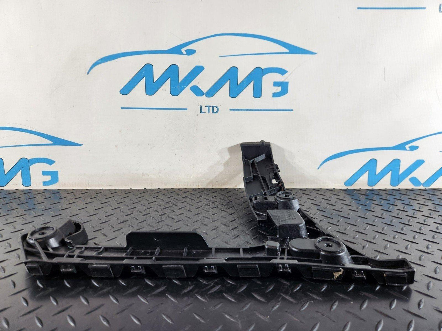 16-19 AUDI A4 B9 ESTATE BUMPER MOUNT BRACKET REAR RIGHT DRIVER SIDE 8W9807454