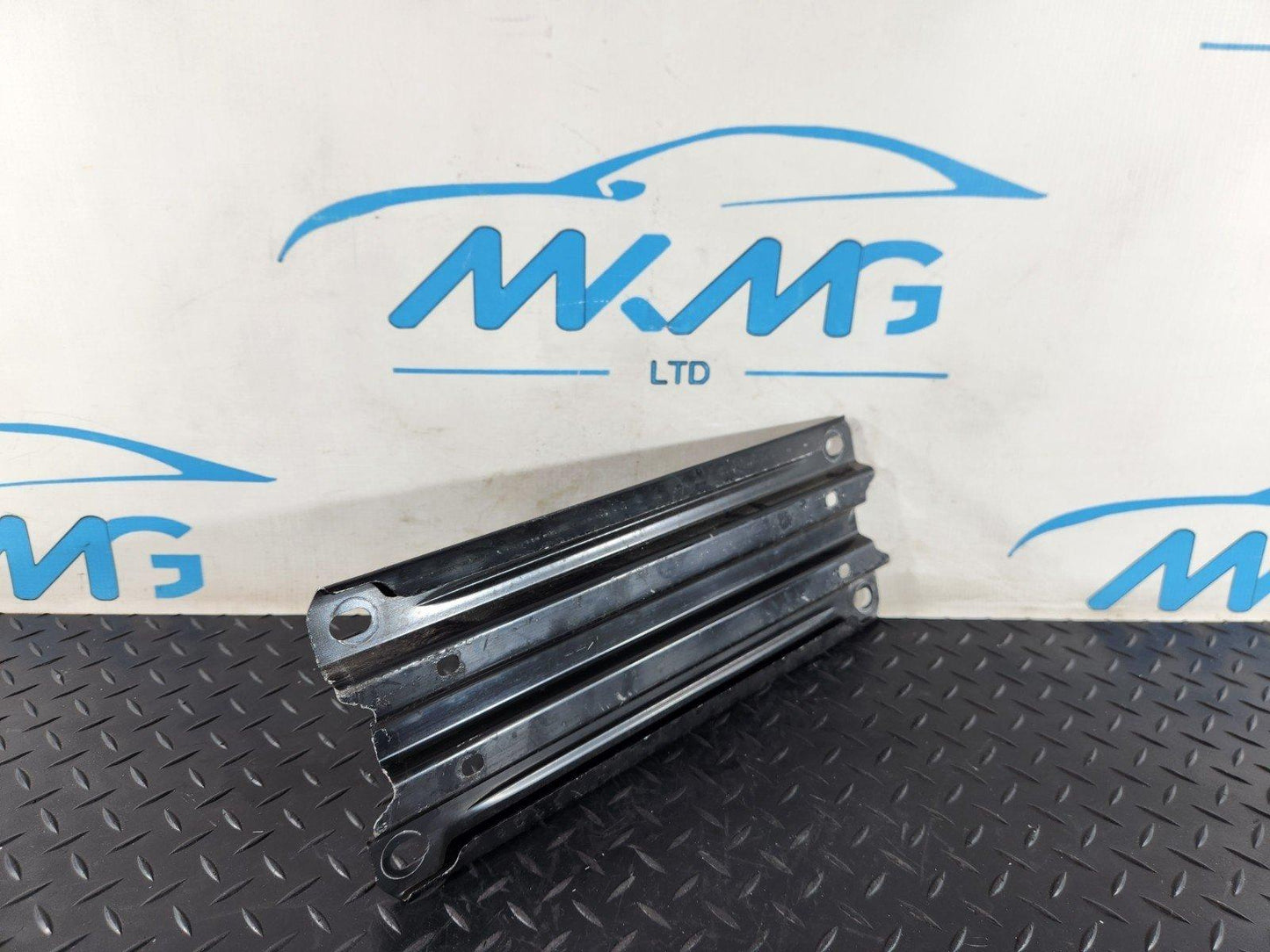 19-ON MERCEDES BENZ B CLASS W247 UNDERBODY PANEL MOUNT BRACKET A1776161900
