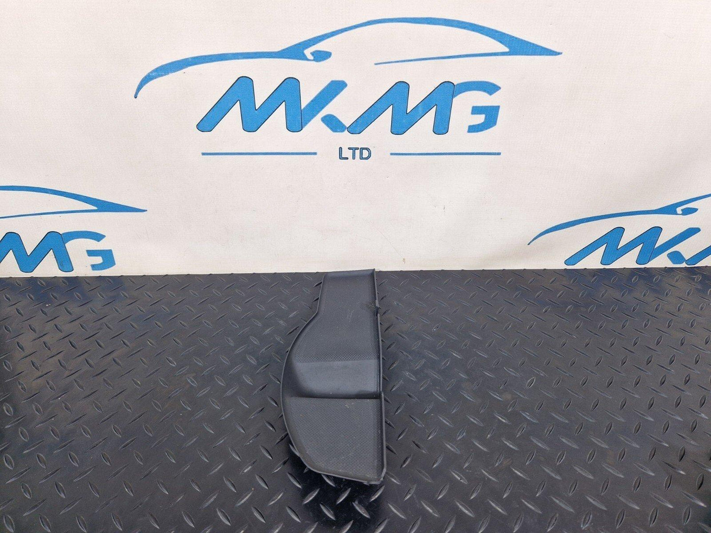 16-19 AUDI A4 B9 S-LINE RIGHT FRONT DOOR PANEL STORAGE RUBBER INSERT 8W0868134