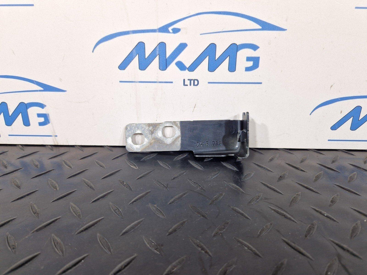 16-19 AUDI A4 AVANT B9 S-LINE GENUINE FRONT DRIVER SIDE WING BRACKET 8W0821434B
