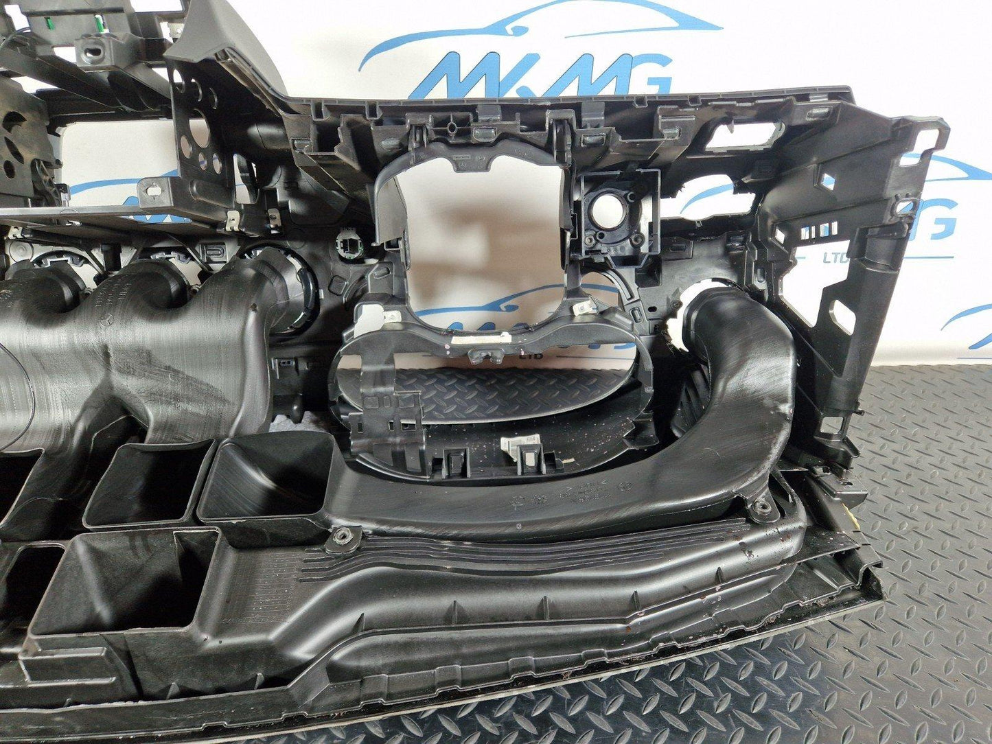 12-18 MERCEDES BENZ W176 GENUINE DASHBOARD ASSEMBLY A17668017879 A1768600002