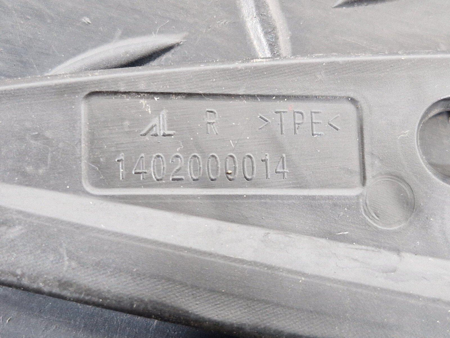 16-24 AUDI A5 F5 CONVERTIBLE FRONT RIGHT O/S MUD DEFLECTOR COVER TRIM 1402000014