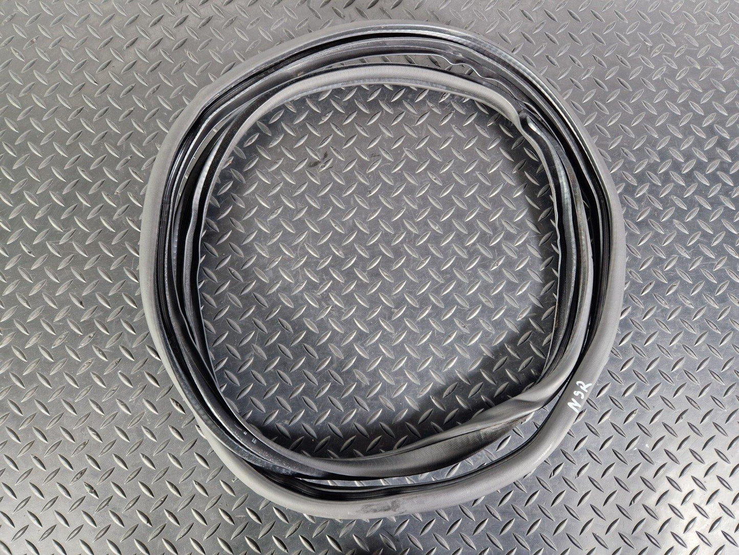 14-19 MERCEDES BENZ GLA X156 REAR DOOR RUBBER SEAL FITS LEFT & RIGHT A1566920176