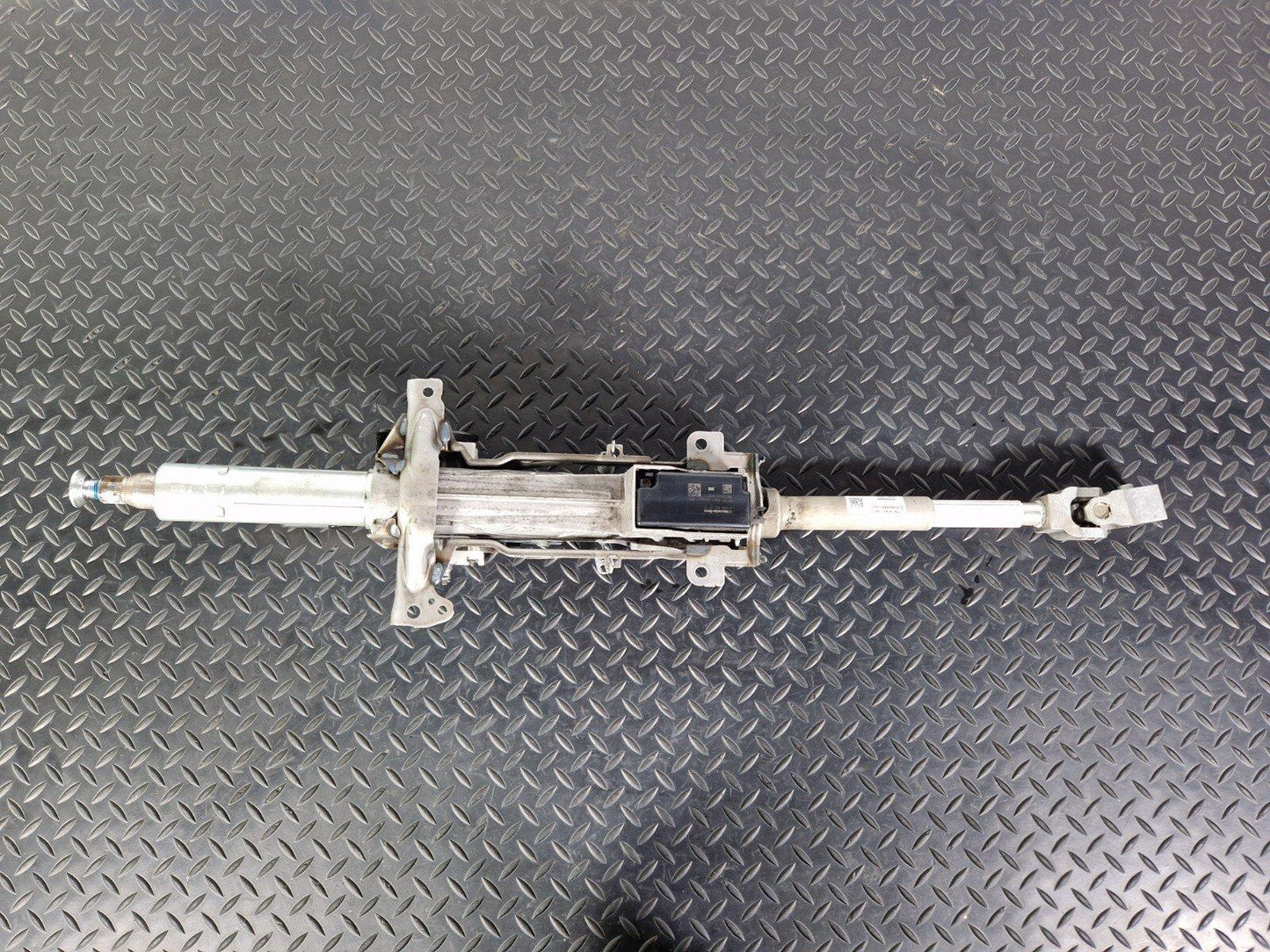 18-ON MERCEDES BENZ A CLASS W177 STEERING COLUMN LOWER & JOINT A2474608900