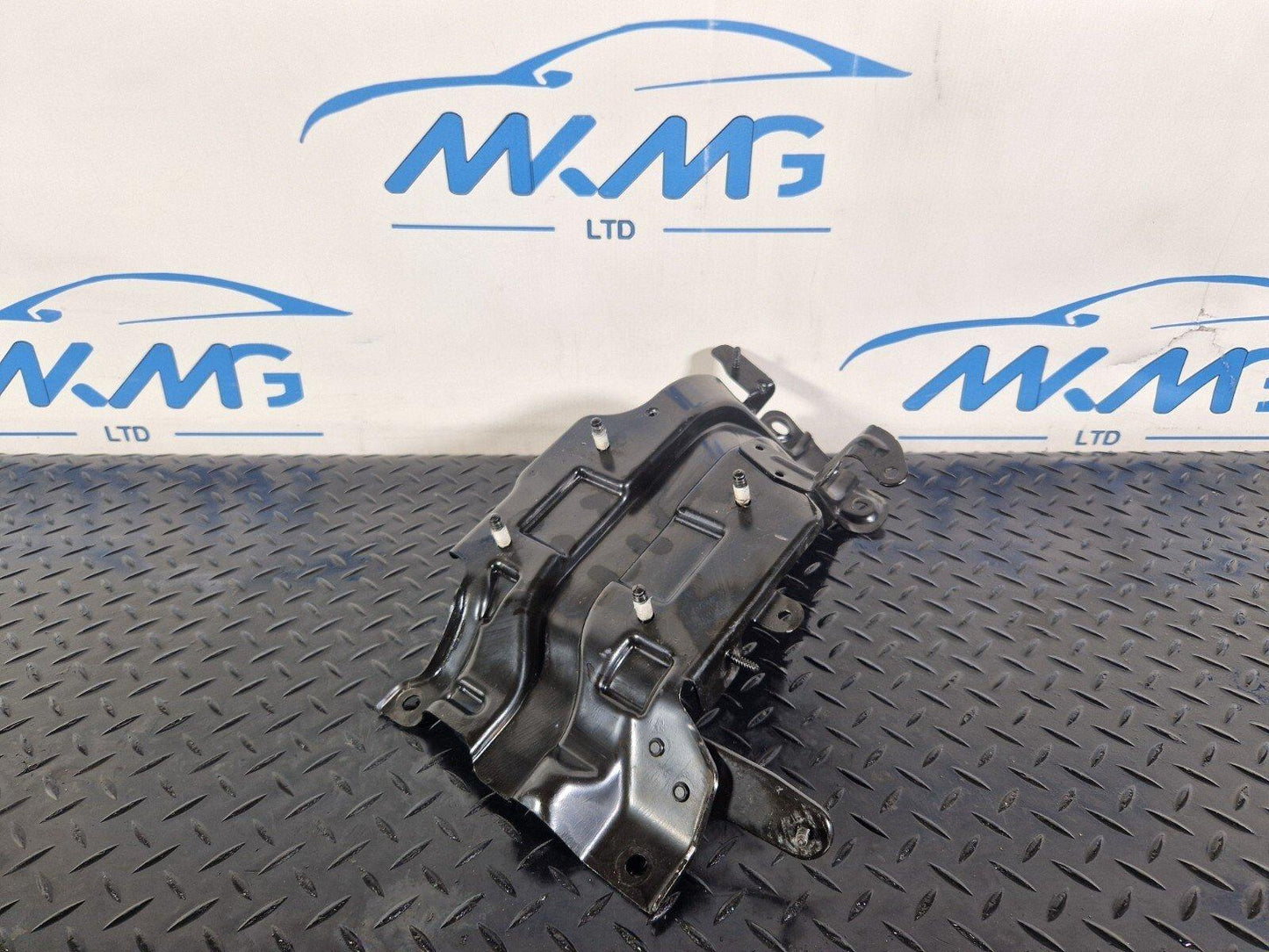 19-ON MERCEDES BENZ CLA C118 ENGINE BAY SUPPORT BRACKET A2475450700