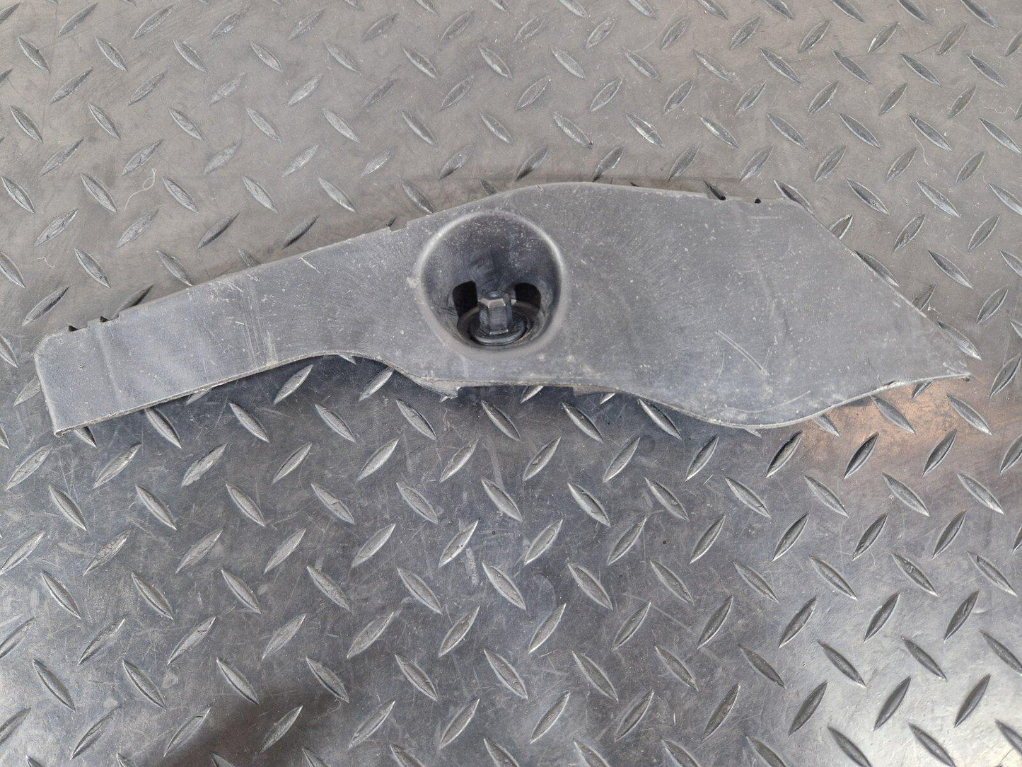 16-19 AUDI A4 B9 REAR RIGHT UNDERBODY SPLASH GUARD SHIELD COVER OEM 8W0825214