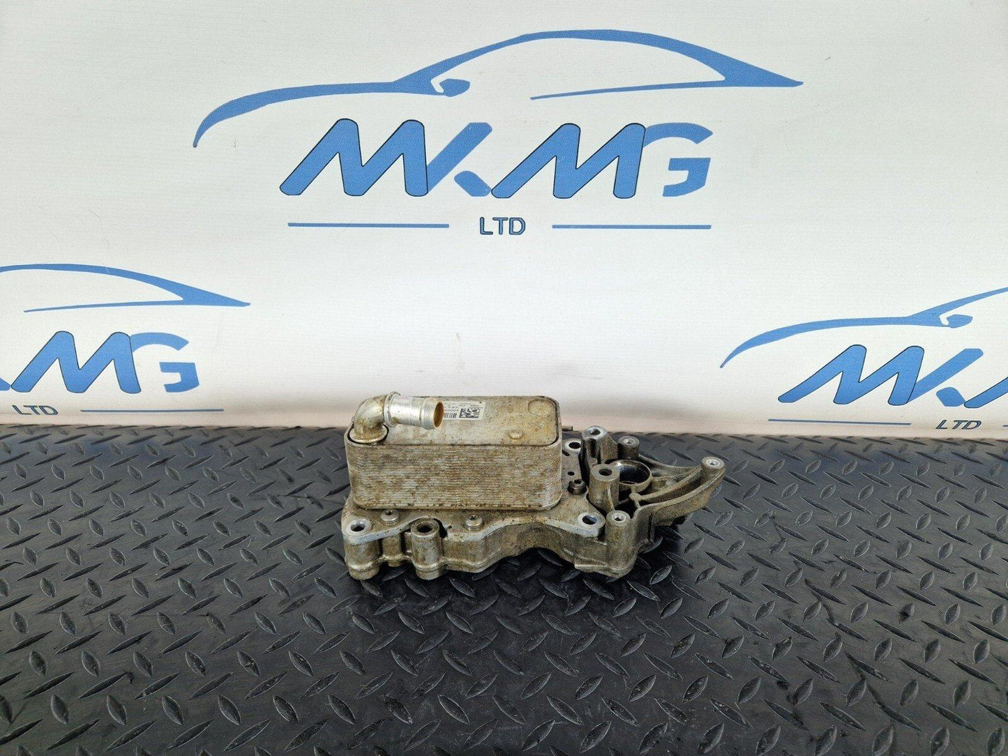 18-ON MERCEDES BENZ SPRINTER W907 GENUINE ENGINE OIL COOLER RADIATOR A6511801165