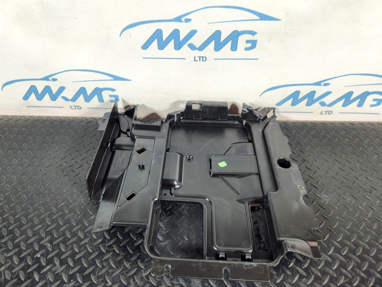 11-19 MERCEDES BENZ ML W166 FRONT FLOOR TRIM COVER BRACKET A1666840018