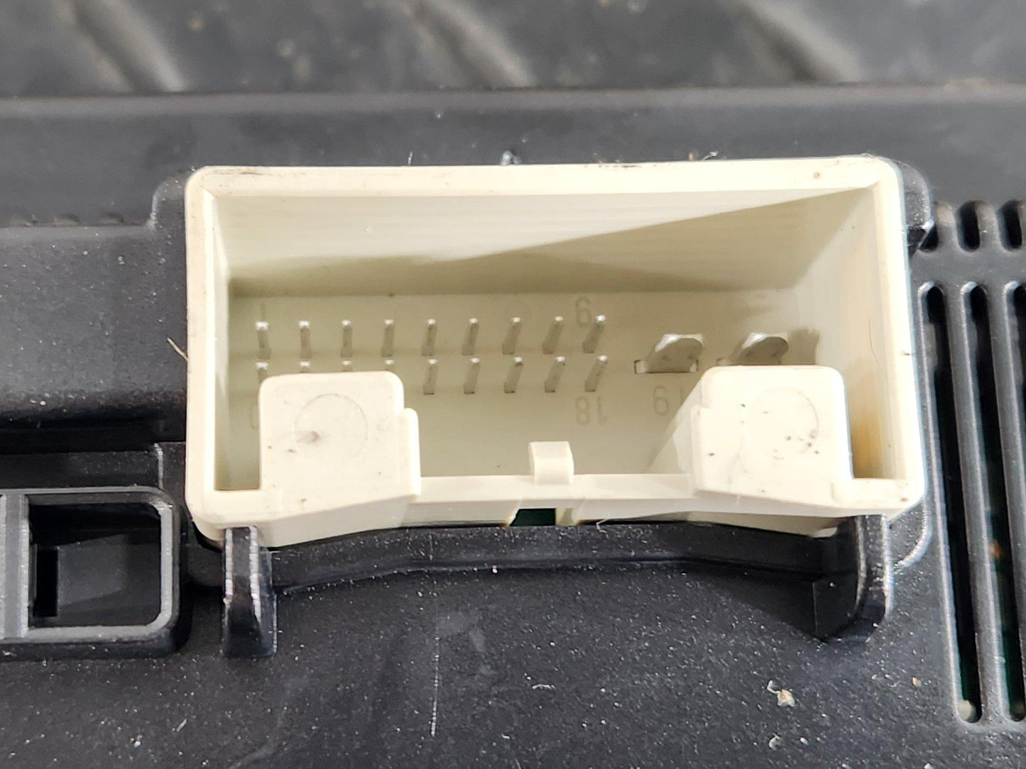 Skoda Octavia MK2 FL (1Z) Station Wagon Climate Control Panel Unit 3T0907044AB