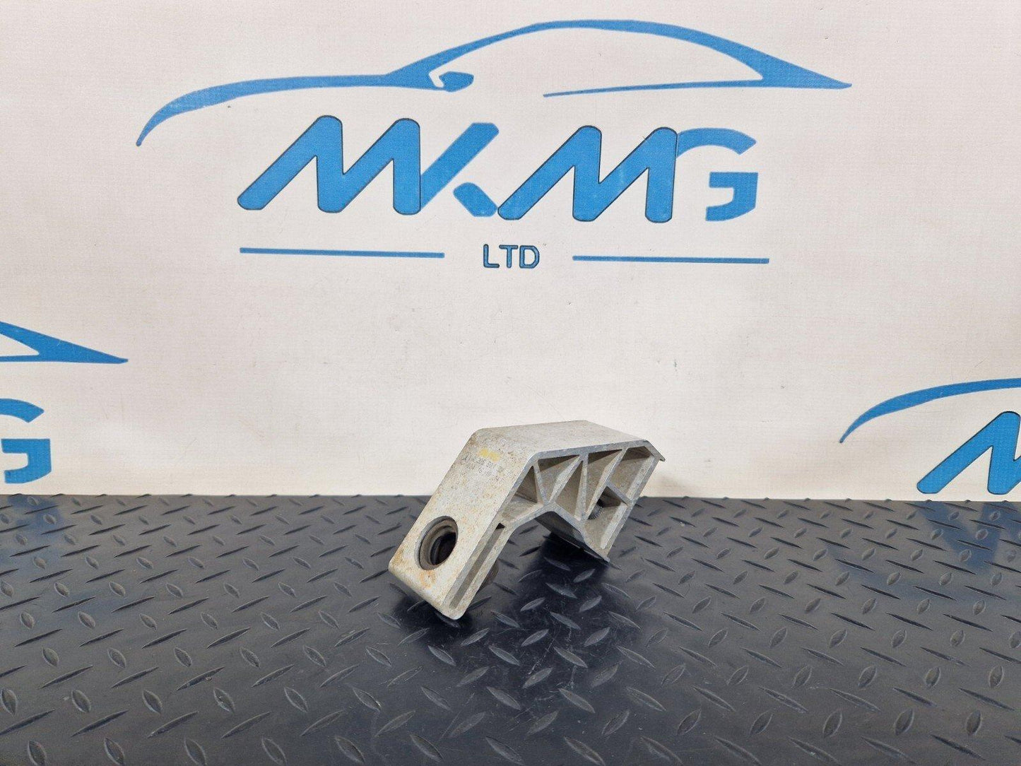 14-21 MERCEDES BENZ C200d W205 OEM FRONT LEFT COOLING RADIATOR SUPPORT BRACKET